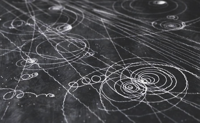 Particle tracks in a cloud chamber